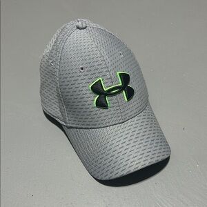 Under Armour Gray Black & Green Athletic Hat (Size M/L)